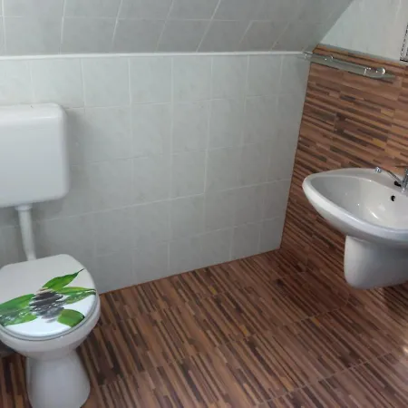 아파트 Apartmanhaz