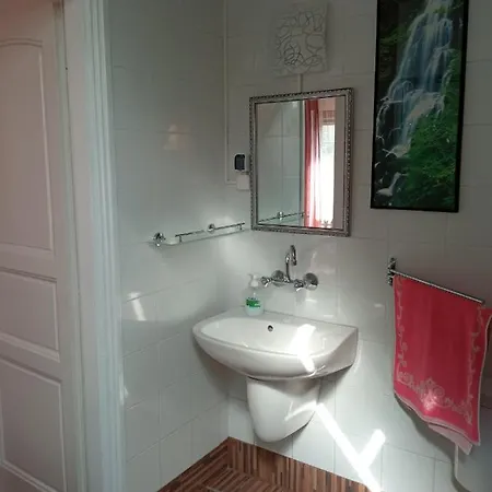 Apartmanhaz 잘라카로쉬