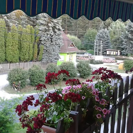 Apartmanhaz 잘라카로쉬