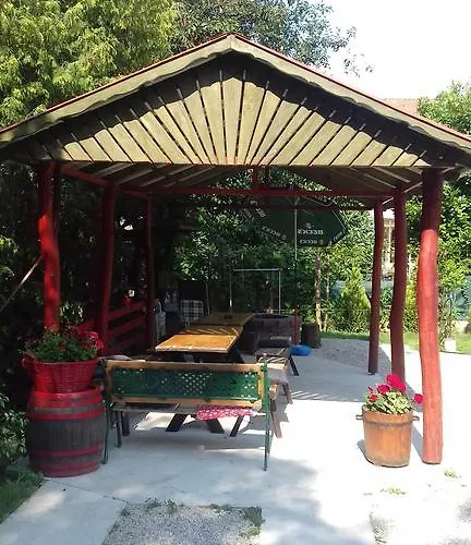 Apartmanhaz Apartment *