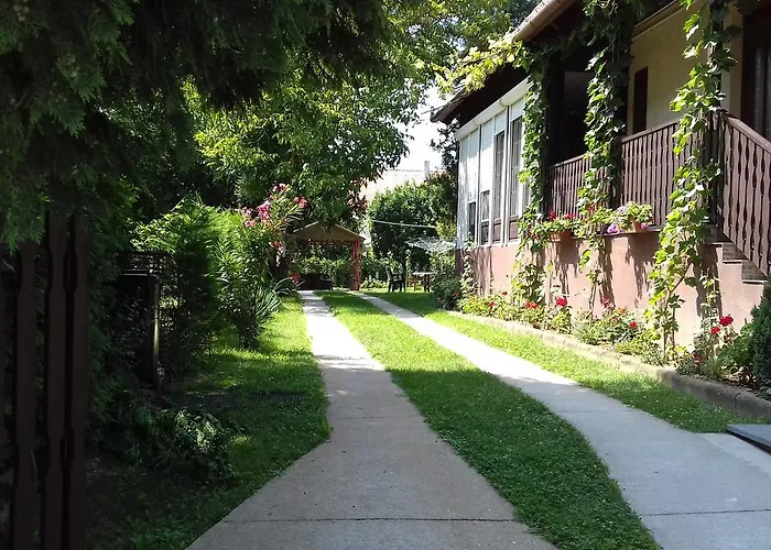 Apartmanhaz Apartment *